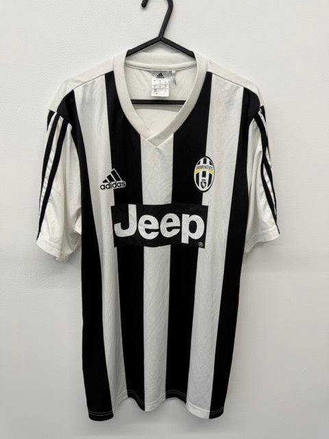 Adidas Juventus Home Jersey 2015–2016 size M 8/10