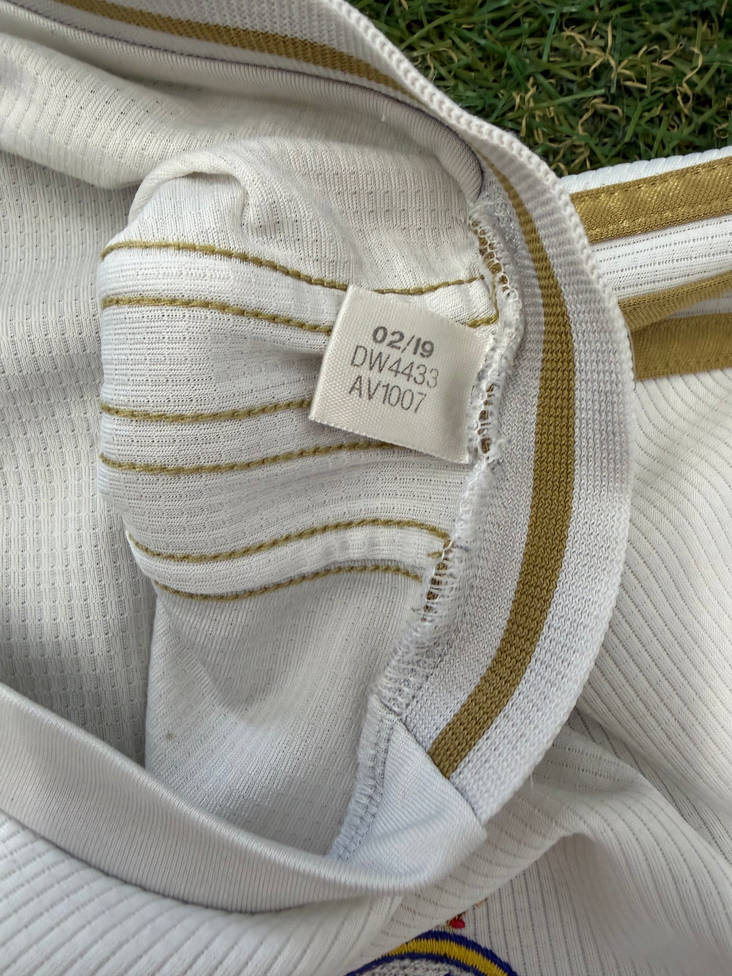 Real Madrid 2019/20 home jersey size M 4/10