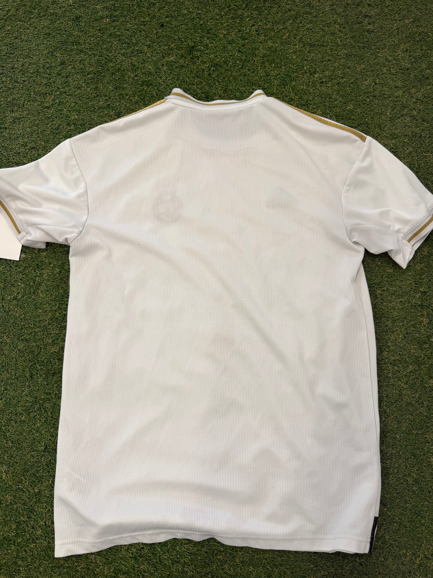 Real Madrid 2019/20 home jersey size M 4/10