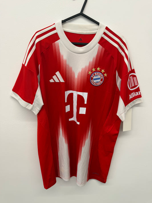 Bayern Munich 2025/26 Home Shirt size M 10/10