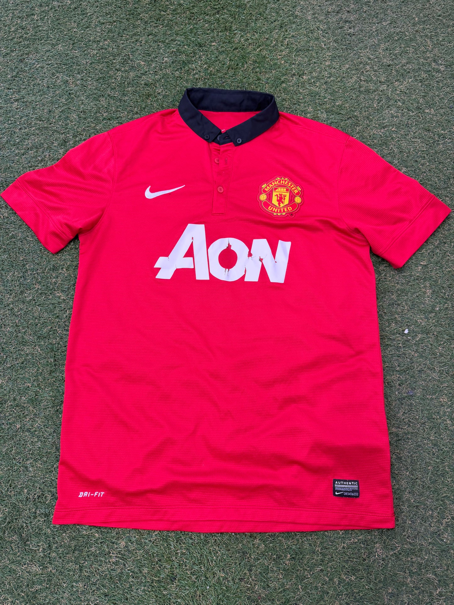 Nike Manchester United home football jersey 2013–14 size M 8/10
